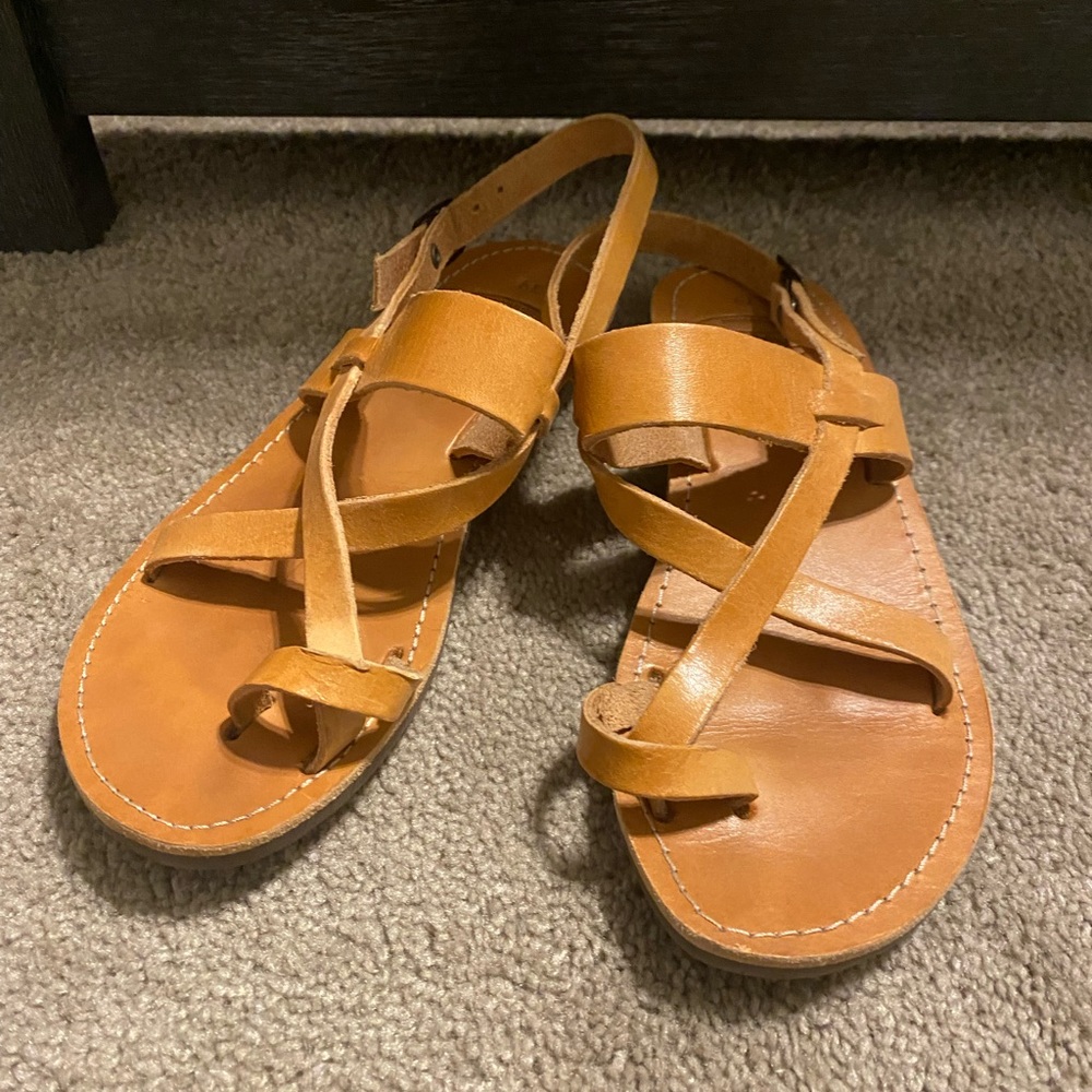 Women’s ANANAS Grecian sandals, size 8.5